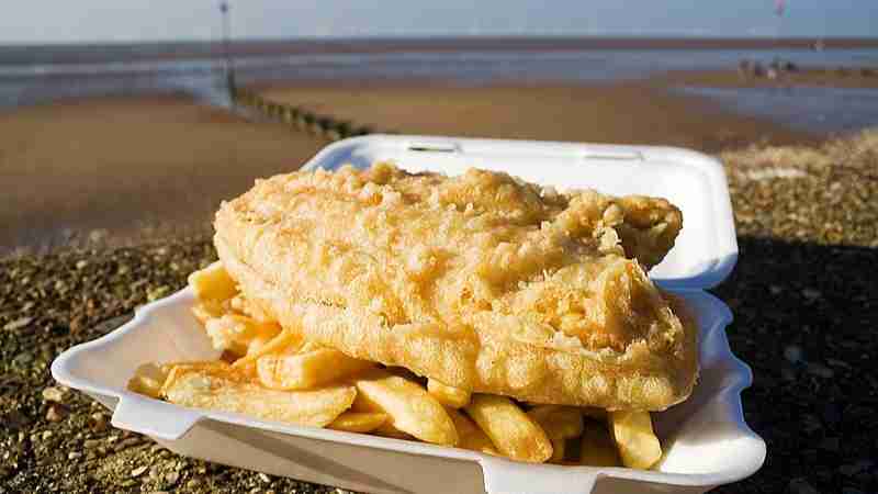 Oswin’s Chip Shop in Tynemouth bietet in den Sommerferien kostenlos Fisch und Chips für Kinder an